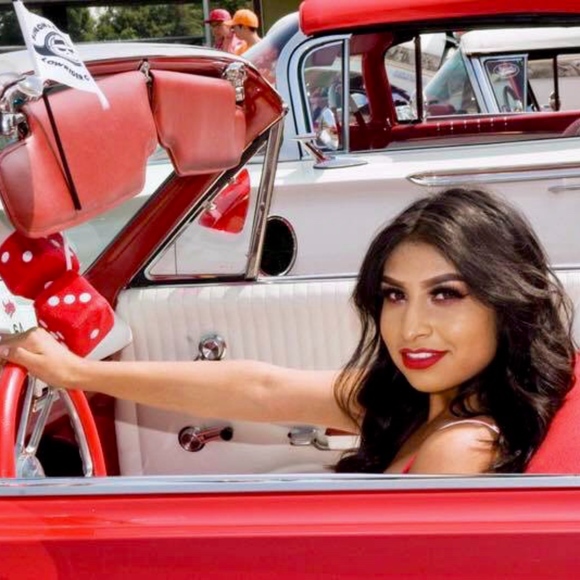 Meet your Posher, Anahi - Picture 1 of 8